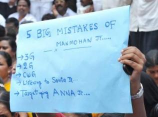 Anna fan’s placard shows five mistakes of Mahmohanji