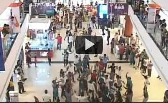 Flashmob dance in Ahmedabad: when mall turns into a discotheque suddenly(Video)