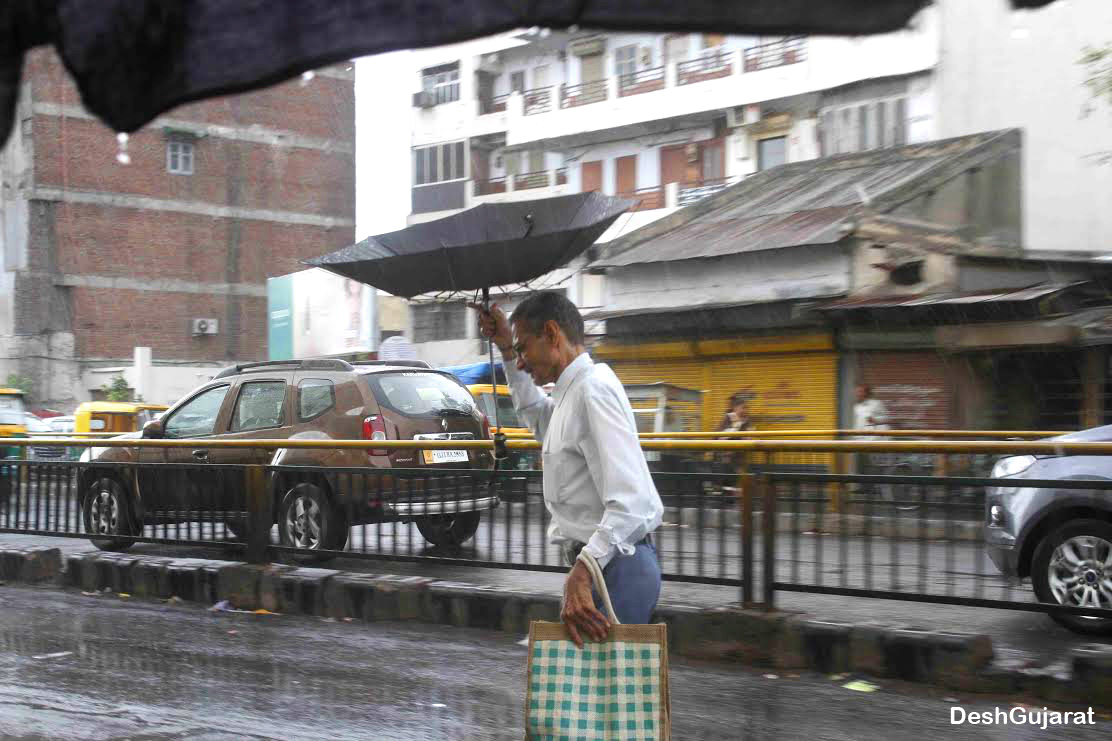 Spell of moderate to heavy rain at isolated places across Gujarat likely to continue tomorrow: Met