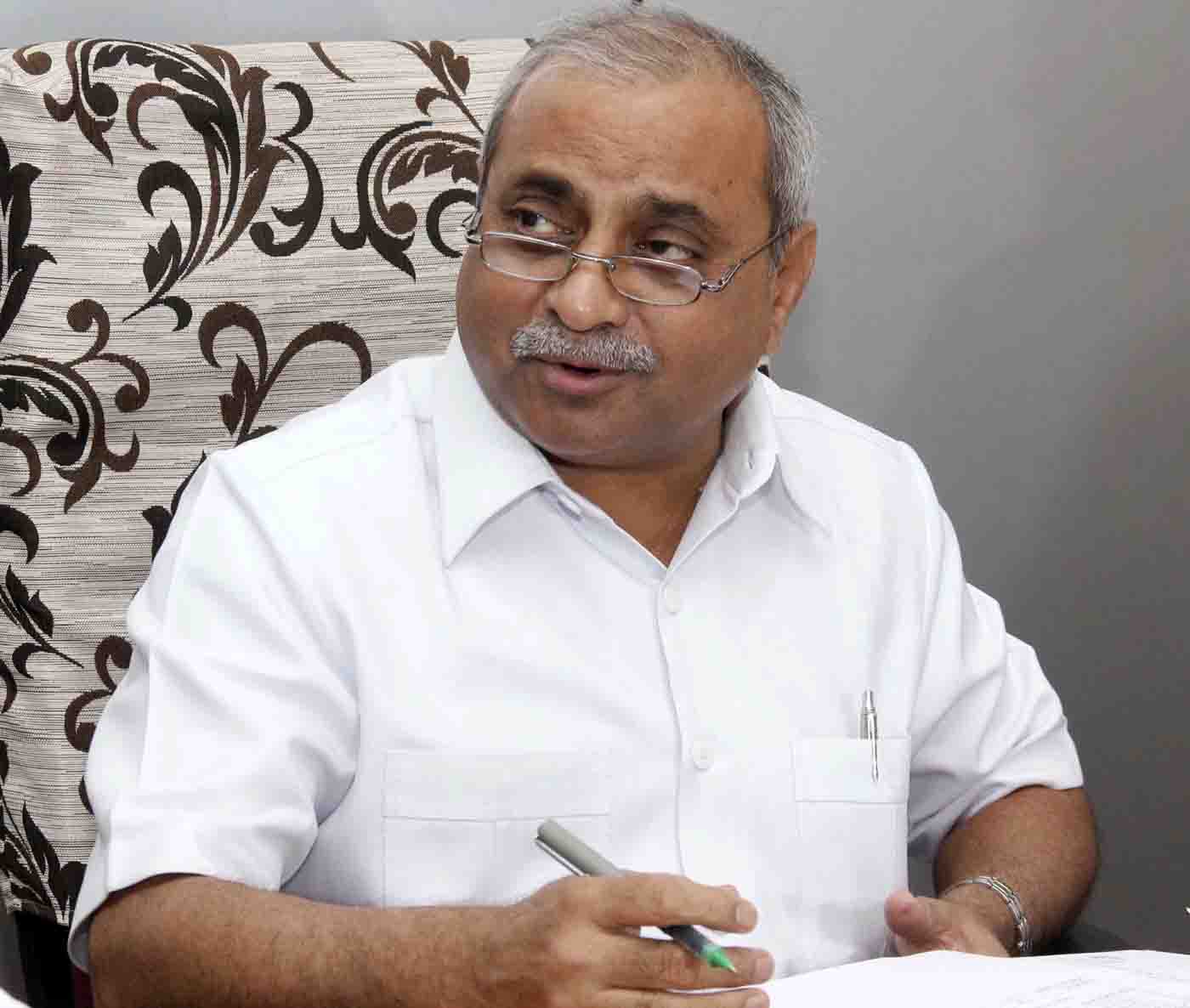 Gujarat govt suspends Dy Superintendent Engineer over non-repaired road