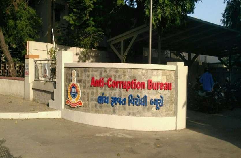 ACB Gujarat nabs Deputy Mamlatdar of Sola, middleman contractual staffer for taking bribe