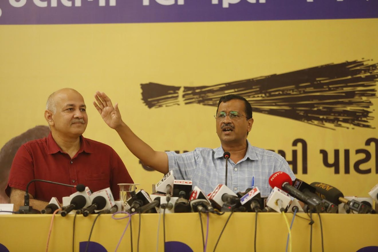 AAP has allegedly hired over 30 people to distribute hawala money in Gujarat : Report