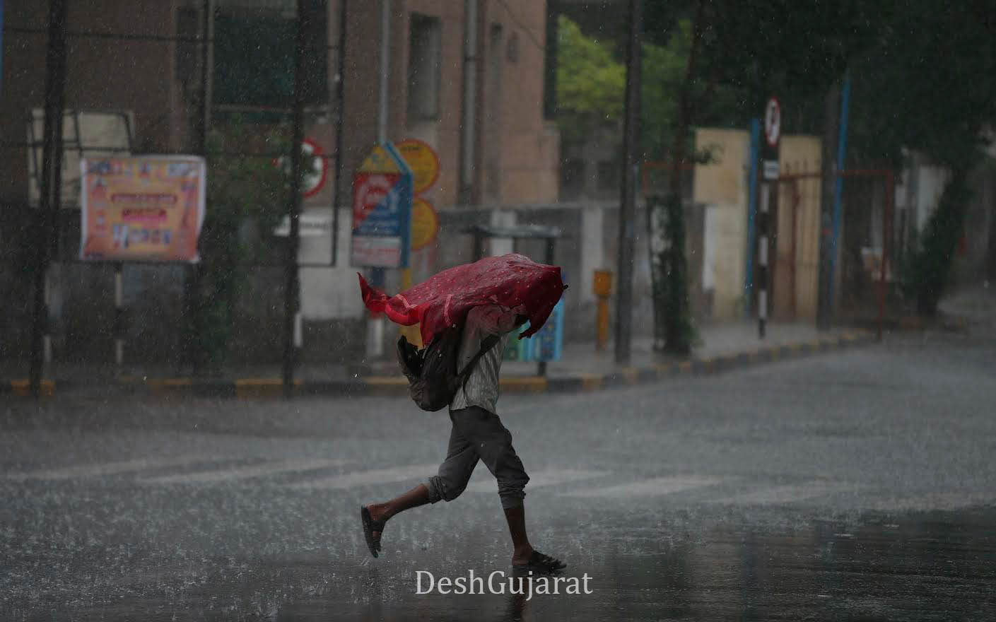 Where did it rain in Gujarat on Sunday morning?