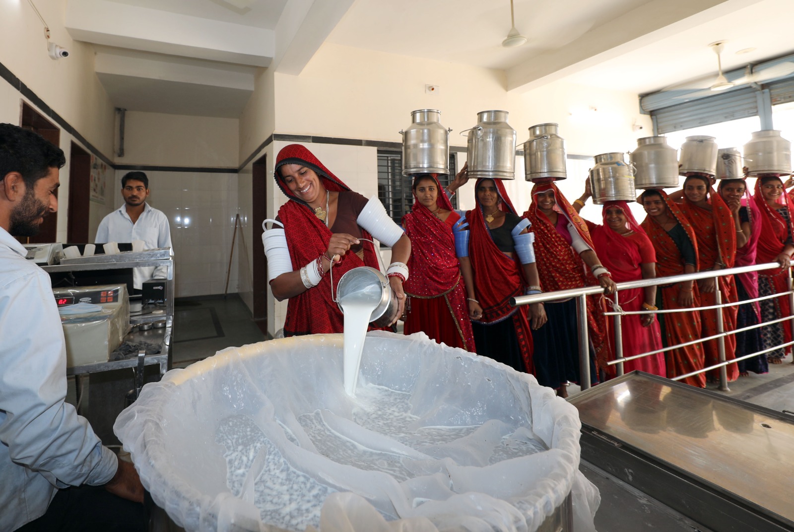 Gujarat CM launches Amul’s organic products; inaugurates and kicks off number of initiatives of Banas Dairy and Bank