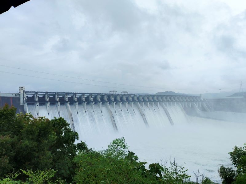 Sardar Sarovar Dam Narmada District Gujarat India Sep 21 2019 Dam Is  Overflow In Monsoon Time One Of The Biggest Dam In India Situated In  Satpura Mountain Range Supply Water To Many